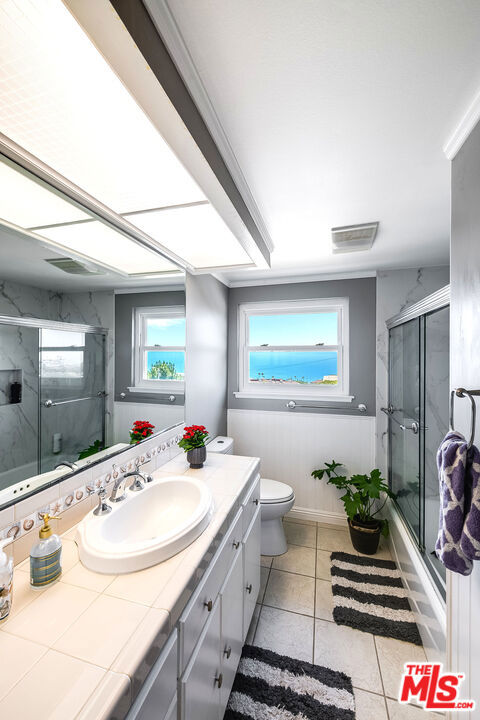 2223 Mcrae Drive, San Pedro CA: https://media.crmls.org/mediaz/681bd5cc-6dae-455f-9309-d15bf87d8c19.jpg