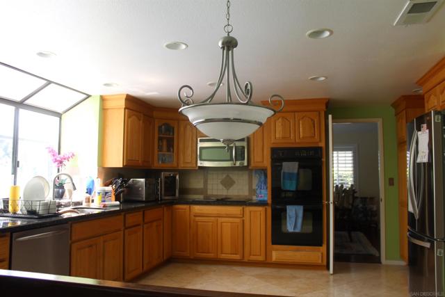 2084 Wind River Road, El Cajon CA: https://media.crmls.org/mediaz/681c3a18-133b-4037-85a1-d33a5c41cb88.jpg