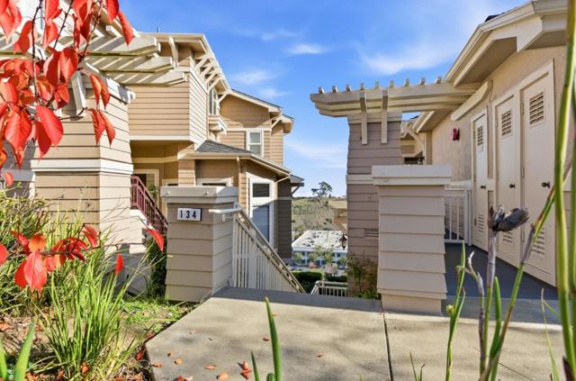 134 Cliff Swallow Court, Brisbane CA: https://media.crmls.org/mediaz/681d3a3e-6156-44f0-be53-8976b26b4ad4.jpg