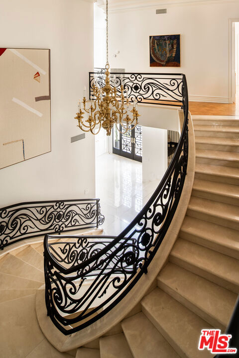 10509 Vestone Way, Los Angeles CA: https://media.crmls.org/mediaz/681d45ed-b39c-4c97-a9d4-787e29ea5ebf.jpg