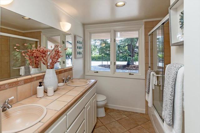 744 Los Altos Avenue, Los Altos CA: https://media.crmls.org/mediaz/681dfcdd-9d9a-4b3b-a331-8ce556e89938.jpg