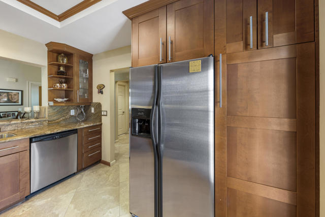 182 Desert Falls Circle, Palm Desert CA: https://media.crmls.org/mediaz/681e3dd0-f2c2-4b9b-820f-e2b152060de4.jpg