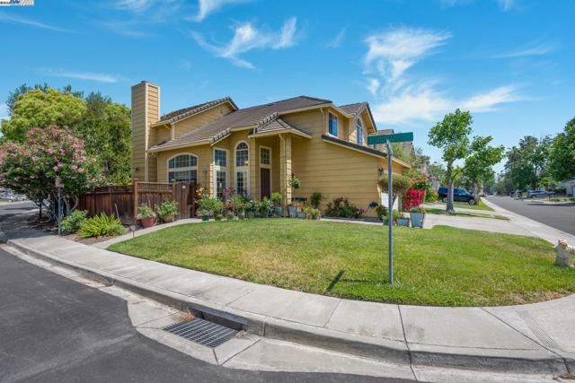 5373 Shamrock Cmn, Fremont CA: https://media.crmls.org/mediaz/681e4262-9d32-4e8d-9b5b-49918b773d83.jpg