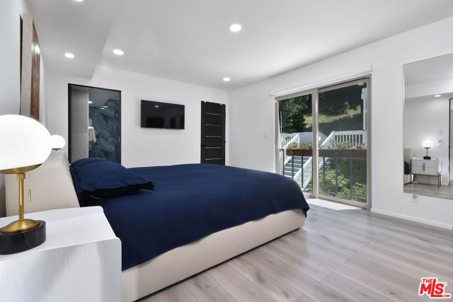 3539 Alana Drive, Sherman Oaks CA: https://media.crmls.org/mediaz/681e8118-2f84-4867-96d3-3b7df80c6070.jpg