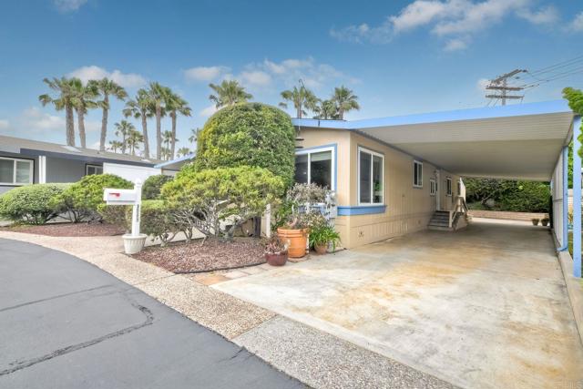 6496 Friendly Place, Carlsbad CA: https://media.crmls.org/mediaz/681ff0b5-b62f-41ab-b9e2-381c6e578952.jpg
