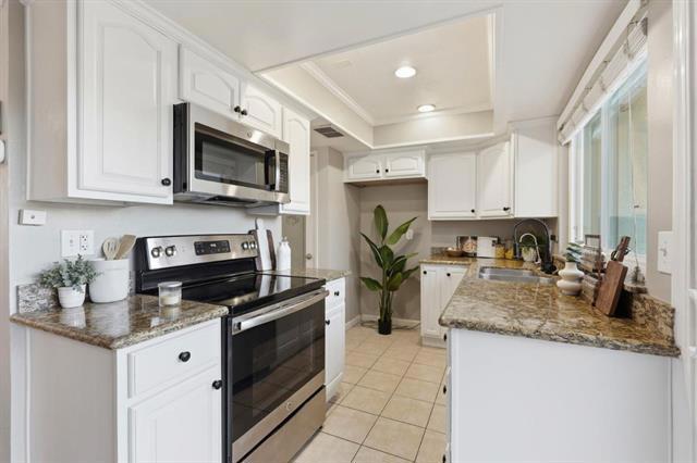 Image 4 of 22 For 216 Fairway Glen Lane