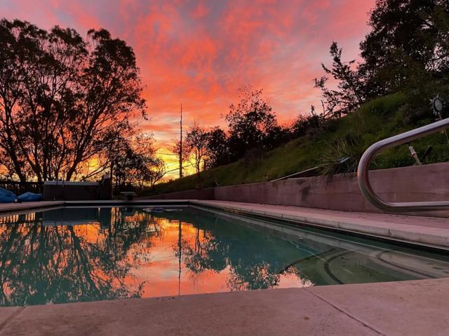 216 Enterprise Road, Hollister CA: https://media.crmls.org/mediaz/68226a6c-65b8-4ca6-814f-453085499cd2.jpg