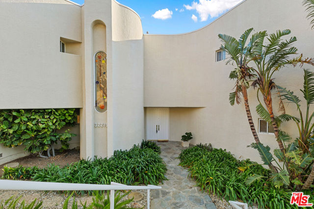32215 Pacific Coast Highway, Malibu CA: https://media.crmls.org/mediaz/6822c401-9105-4068-8b16-689356b14815.jpg