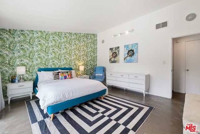 1155 E Mesquite Avenue, Palm Springs CA: https://media.crmls.org/mediaz/68239d89-f1aa-4564-a2c3-278de4bec3cb.jpg