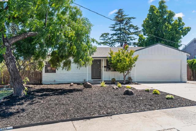 2948 Glenside Dr, Concord CA: https://media.crmls.org/mediaz/6823bed6-66b4-45d2-a369-b6f1de9d8937.jpg