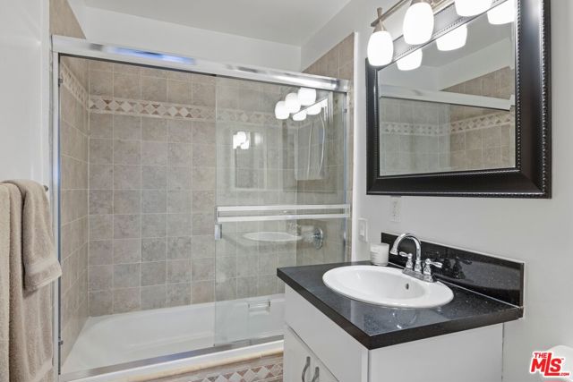 3551 S Bentley Avenue, Los Angeles CA: https://media.crmls.org/mediaz/6823bf84-2fc3-4391-aff8-698448fa3f62.jpg