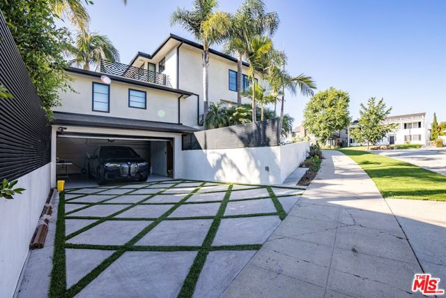 2717 Motor Avenue, Los Angeles CA: https://media.crmls.org/mediaz/6824a13c-f583-4e5a-8e01-c0f4bcdfd6f5.jpg