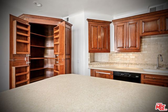 15500 W Sunset Boulevard, Pacific Palisades CA: https://media.crmls.org/mediaz/68251405-ddba-4aba-af39-5aa3142441b3.jpg