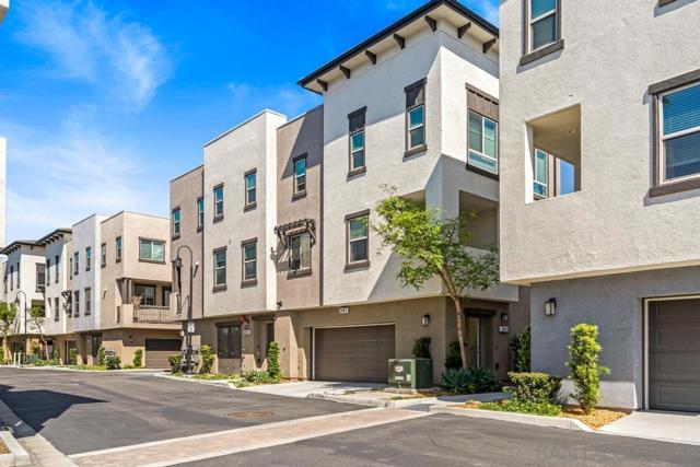 2445 Verano Way, Vista CA: https://media.crmls.org/mediaz/6825a3b6-ecb8-4c5f-8cd0-2575eae8ef62.jpg