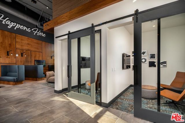 1101 N Main Street, Los Angeles CA: https://media.crmls.org/mediaz/68260264-e622-4655-8ce1-21b99386c2d7.jpg