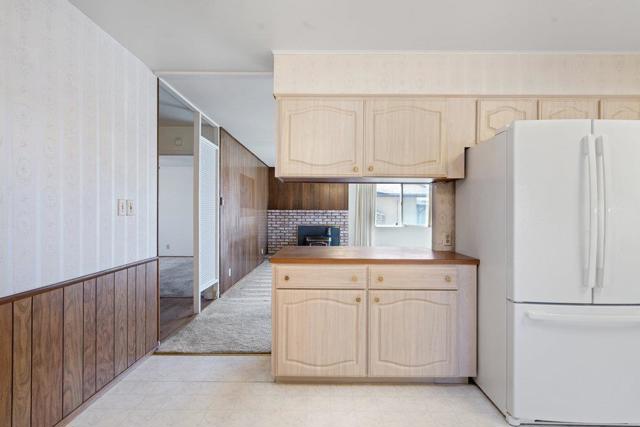 582 E Alvin Drive, Salinas CA: https://media.crmls.org/mediaz/682623b2-4f57-464c-9d3a-ea96a224da08.jpg