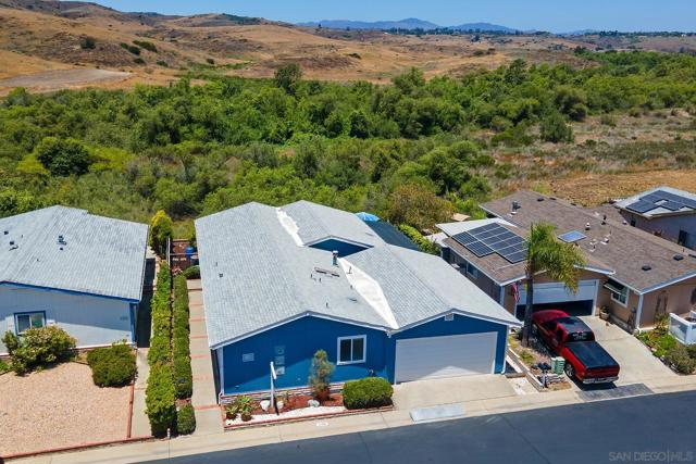 5188 Weymouth Way, Oceanside CA: https://media.crmls.org/mediaz/68269036-4c83-46c7-af31-fdd6a67dcc61.jpg