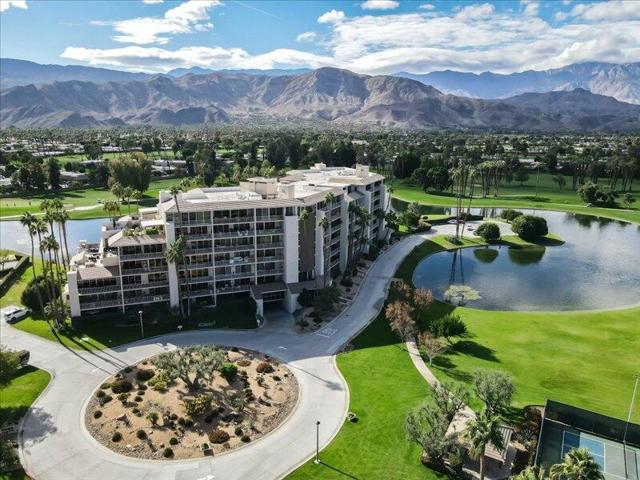 899 Island Drive, Rancho Mirage CA: https://media.crmls.org/mediaz/6826b24a-2890-4650-8b54-b6c7abde0872.jpg