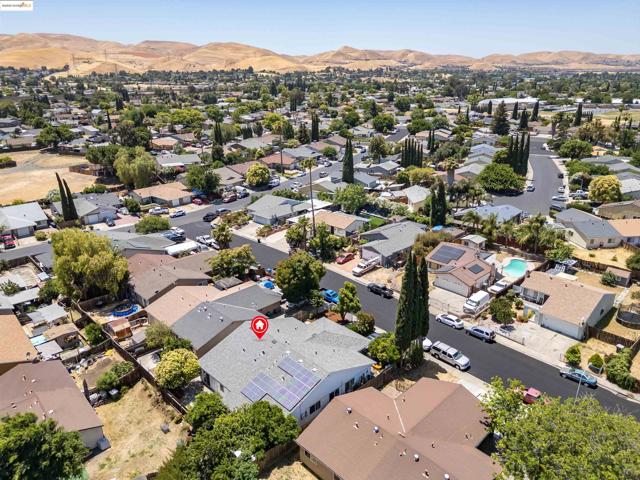 56 Amelia Way, Pittsburg CA: https://media.crmls.org/mediaz/6826c13e-4839-4231-a1bb-8411c6287260.jpg