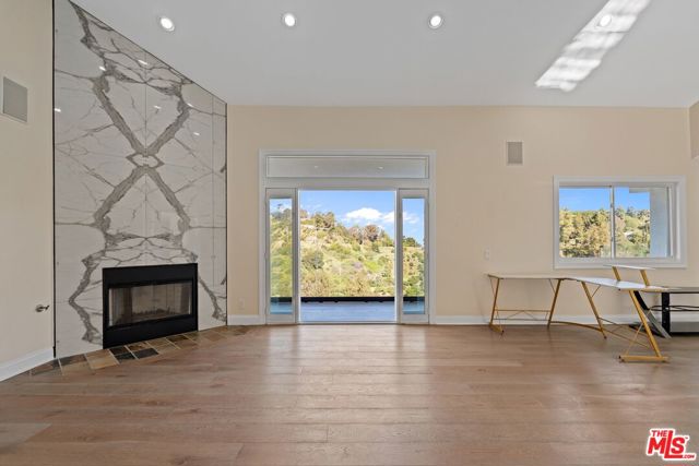 8041 Bulwer Drive, Los Angeles CA: https://media.crmls.org/mediaz/6826d15c-657b-47ac-a788-cfcbc2b240cf.jpg