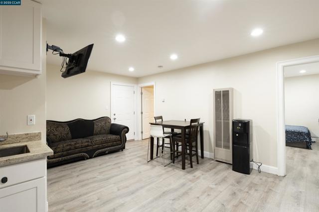 2027 83Rd Ave, Oakland CA: https://media.crmls.org/mediaz/6827d4f3-bf7c-4f04-955d-520ffa40baaa.jpg