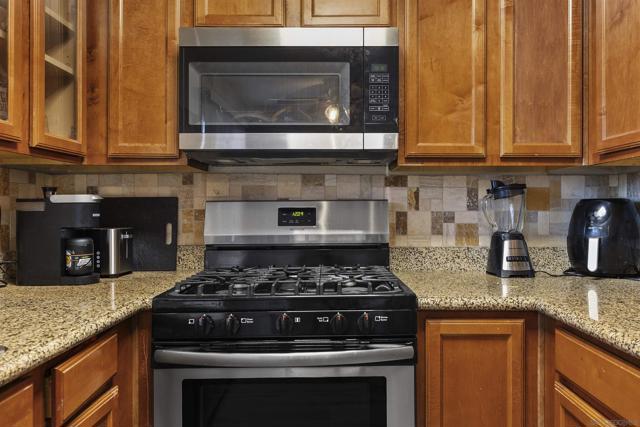 530 Calle Montecito, Oceanside CA: https://media.crmls.org/mediaz/6827db01-0bf2-4f87-a6f1-c4be06a770c4.jpg