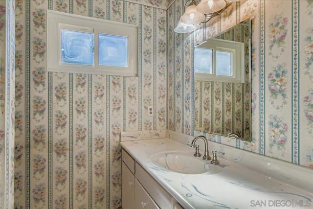 3245 Valley Street, Carlsbad CA: https://media.crmls.org/mediaz/68282eab-ca2e-4442-9a3d-a2b9e87fb136.jpg