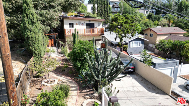 2160 Lake Shore Avenue, Los Angeles CA: https://media.crmls.org/mediaz/68286742-11f4-40df-9770-9872d0d90f50.jpg