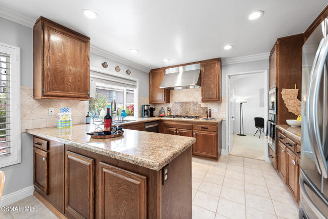 11556 Coralberry Court, Moorpark CA: https://media.crmls.org/mediaz/6828f8af-69c8-4ae0-a114-b2e914a6fdd9.jpg