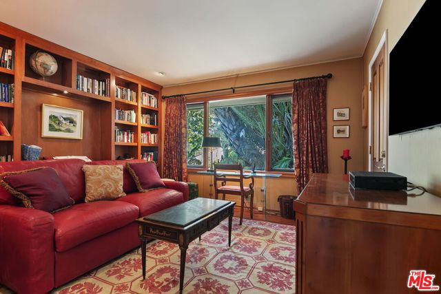 1166 LAS PULGAS Place, Pacific Palisades CA: https://media.crmls.org/mediaz/68293b7a-0391-49f7-928b-63f08acc2dd8.jpg
