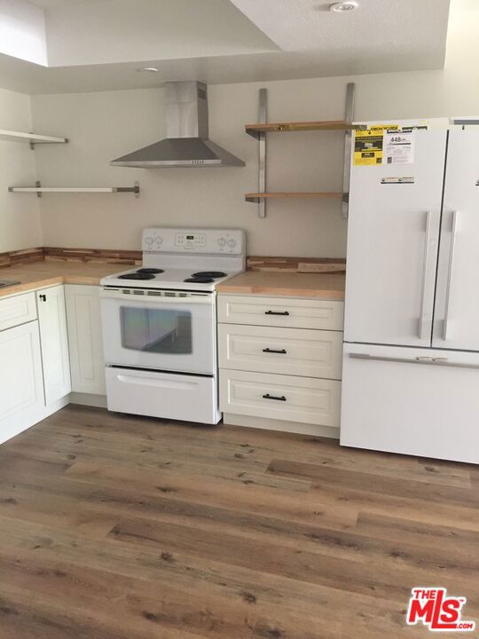 Image 2 of 16 For 9647 Spyglass Avenue 24