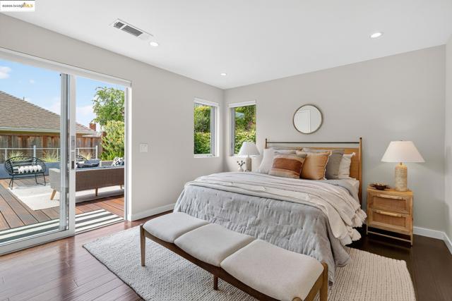 678 Walavista Ave, Oakland CA: https://media.crmls.org/mediaz/68294f18-7909-4b78-b49a-eb3f6082666e.jpg