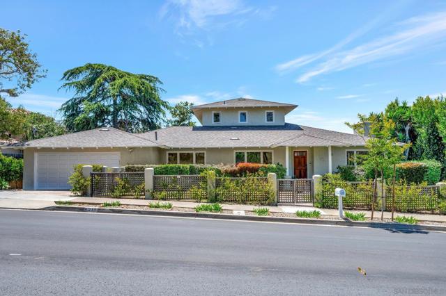 1211 W Muirlands Dr, La Jolla CA: https://media.crmls.org/mediaz/682a2523-0a77-4660-85d9-7b5bf67f7dcf.jpg