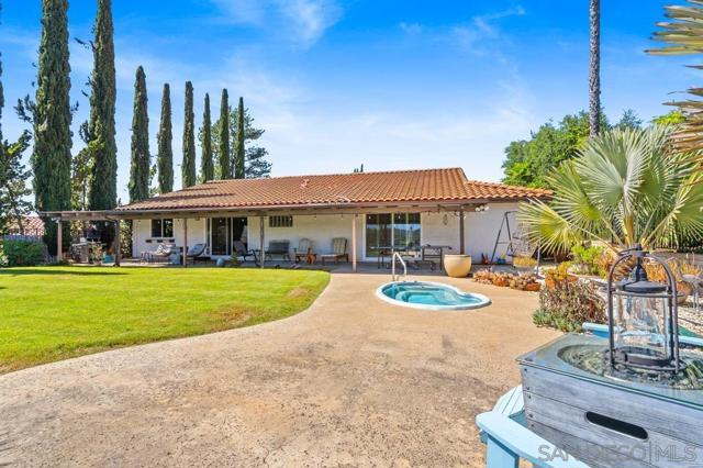 17109 Cloudcroft Dr, Poway CA: https://media.crmls.org/mediaz/682a3993-650f-45eb-aea8-19147be7b3a8.jpg