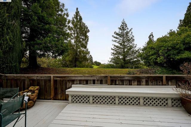 2200 Oneida Cir, Danville CA: https://media.crmls.org/mediaz/682ab304-2ddf-43e0-95f1-075123bd7280.jpg