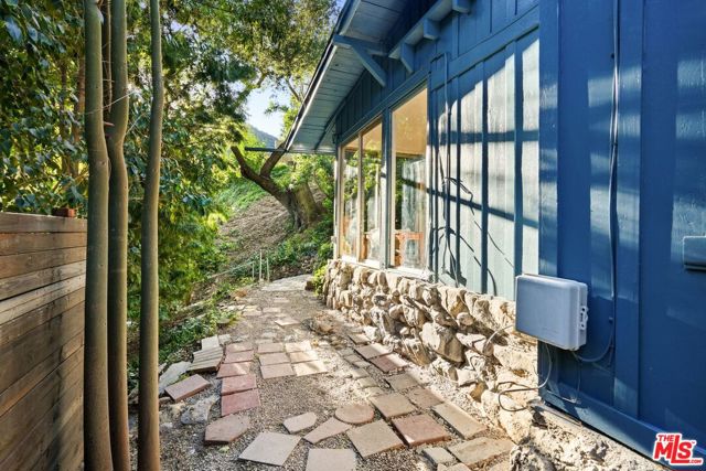 860 Old Topanga Canyon Road, Topanga CA: https://media.crmls.org/mediaz/682b25c5-5e88-447e-a5c8-ce8a8b0701eb.jpg