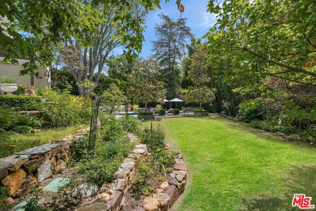 850 Muskingum Avenue, Pacific Palisades CA: https://media.crmls.org/mediaz/682ba275-f88e-40b0-a944-21a0a88c5e7c.jpg