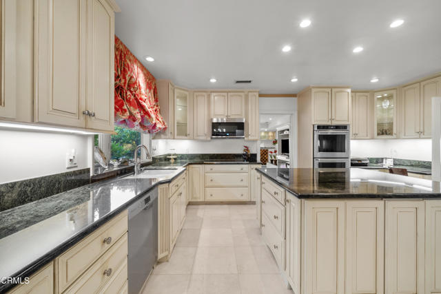 Detail Gallery Image 24 of 63 For 4240 Reyes Dr, Los Angeles,  CA 91356 - 4 Beds | 4/1 Baths