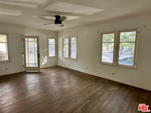 6425 E Ocean Boulevard, Long Beach CA: https://media.crmls.org/mediaz/682c13c6-c1b1-4e7a-b1d2-442db3d67d94.jpg
