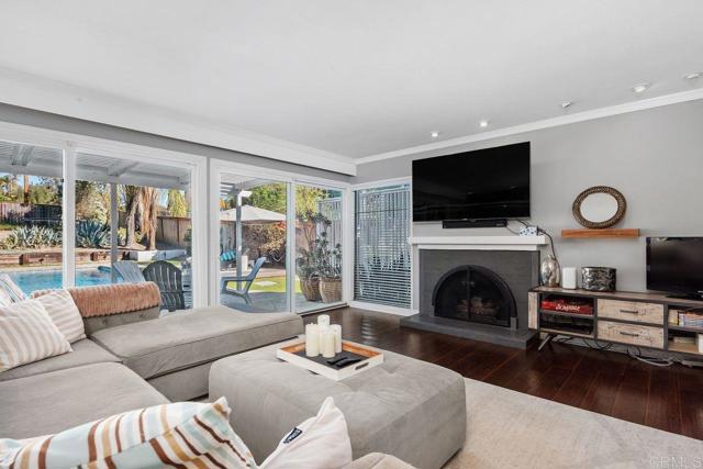 Detail Gallery Image 10 of 37 For 1207 Branding Iron Cir, Vista,  CA 92081 - 4 Beds | 3 Baths