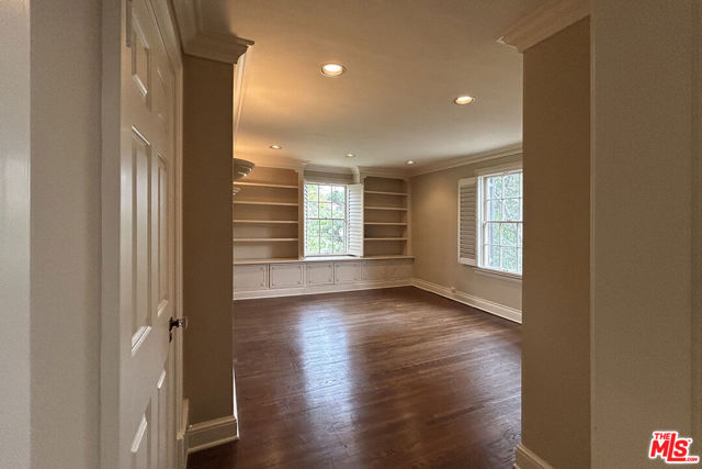 612 N Alta Drive, Beverly Hills CA: https://media.crmls.org/mediaz/682c4688-f7b8-4685-b45e-a753d961a504.jpg