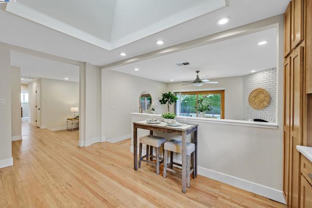 5041 Golden Rd, Pleasanton CA: https://media.crmls.org/mediaz/682ca29d-3aa5-435b-934e-f3514f491b4b.jpg