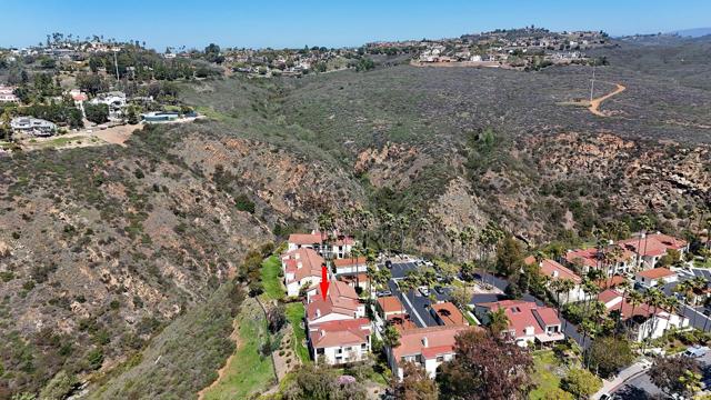 3116 Vista Bonita, Carlsbad CA: https://media.crmls.org/mediaz/682cf68e-bd6d-431a-83b8-eaf67080da32.jpg