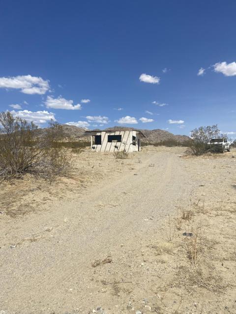 128 Caspers Road, Landers CA: https://media.crmls.org/mediaz/682d7a09-dacb-40a5-8352-8645e4e9774f.jpg