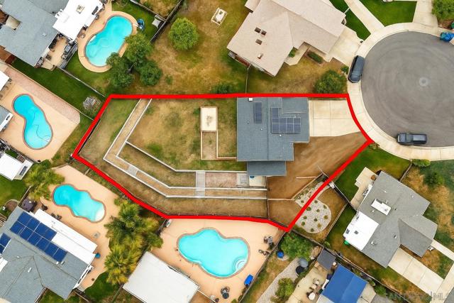 10424 Nubbin Ct, Santee CA: https://media.crmls.org/mediaz/682d8837-3195-4d4d-b2ca-4034e7d2accb.jpg