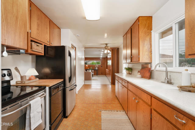 209 Dorothy Avenue, Ventura CA: https://media.crmls.org/mediaz/682e10a8-2a4c-41e5-be47-92f0b49f5464.jpg