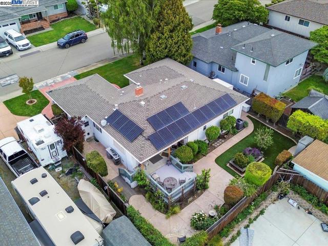 4311 Circle Ave, Castro Valley CA: https://media.crmls.org/mediaz/682e15f8-9b3e-420d-a70a-96b19aef3d20.jpg