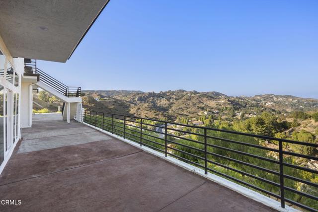 40 Saddlebow Road, Bell Canyon CA: https://media.crmls.org/mediaz/682e9e0e-02f3-4ea0-9c5d-e4e91a30f778.jpg