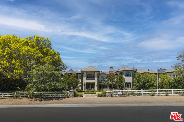 25163 Jim Bridger Road, Hidden Hills CA: https://media.crmls.org/mediaz/682f141d-f2c7-4755-af1e-16e67ed05d60.jpg