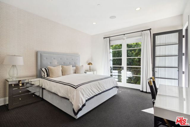 1600 Clear View Drive,  CA: https://media.crmls.org/mediaz/682f58b3-7eac-44d8-a8f5-1410c004a7da.jpg